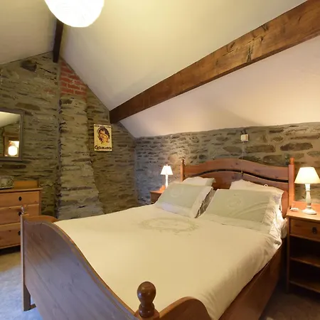 At The Calm Way In The Center Tatil Evi
